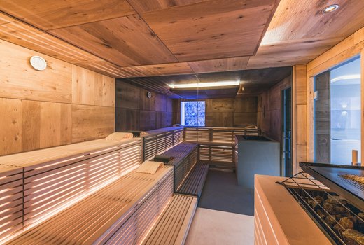 [Translate to Austria:] Schlosshotel Spa Ischgl Sauna Eiche